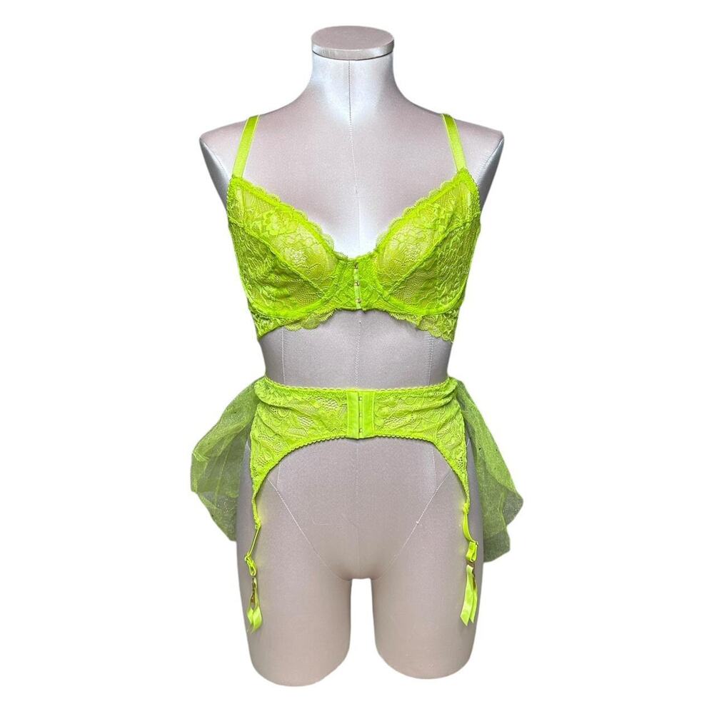 Savage X Fenty Neon Lime Lace Bra & Garter Set